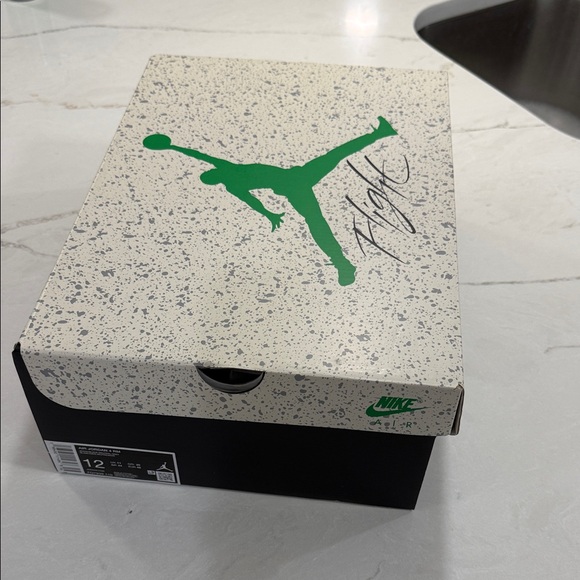 Air Jordan 4 - Picture 8 of 8